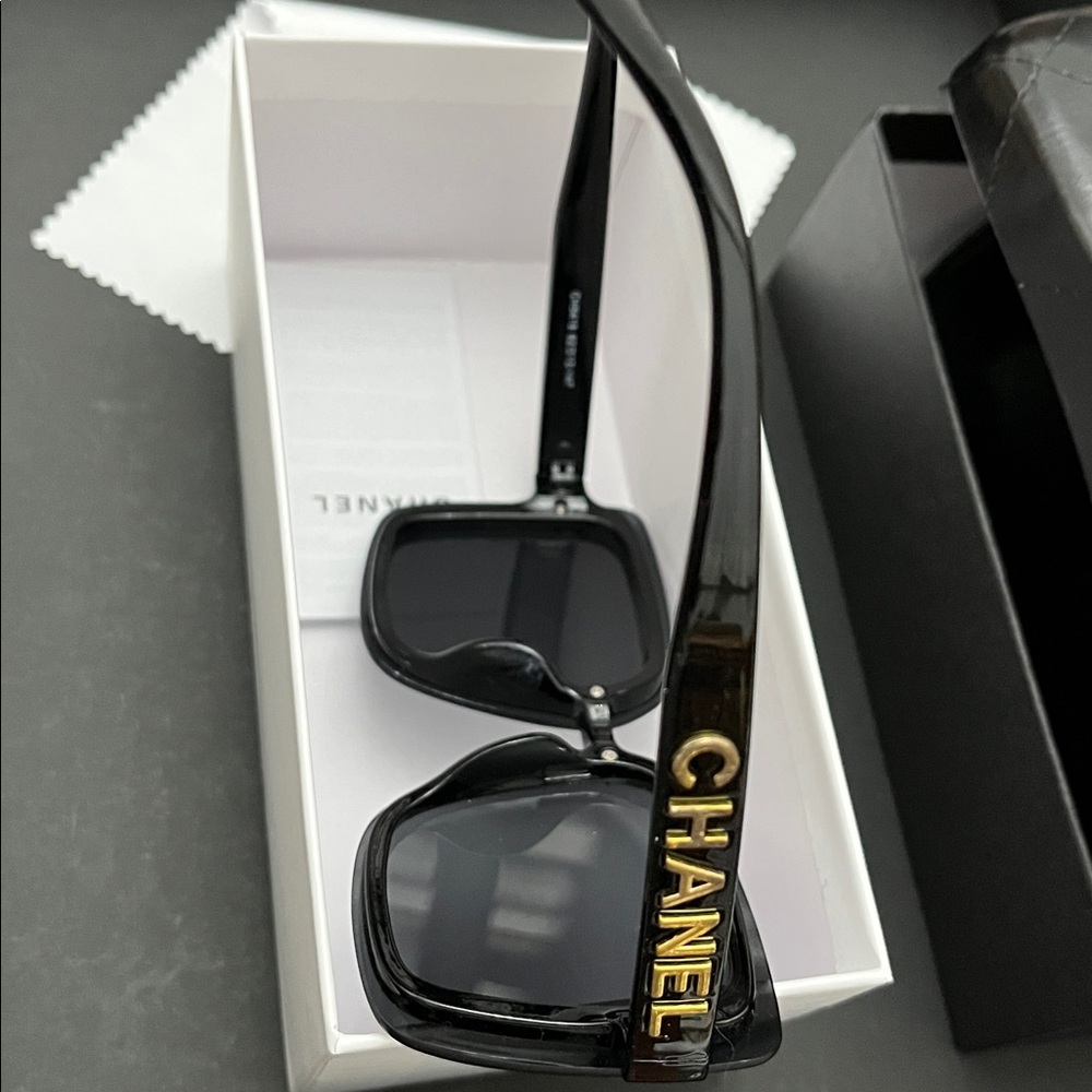 Chanel sunglasses - Picture 5 of 14